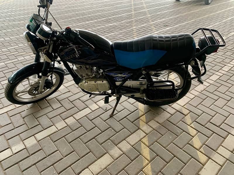 Suzuki GS 150 SE 6