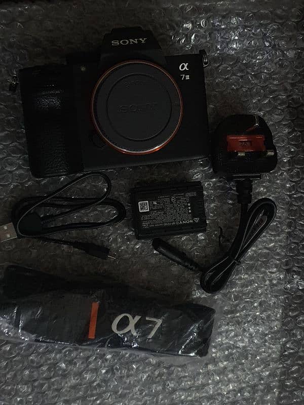 sony a7iii like new 9/10 condition only body 2