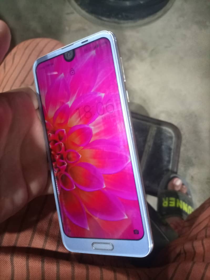 Aquos R2 3