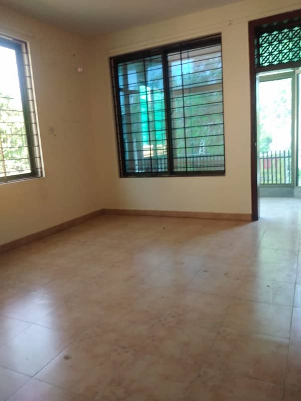 Beautiful House Available For Rent 4