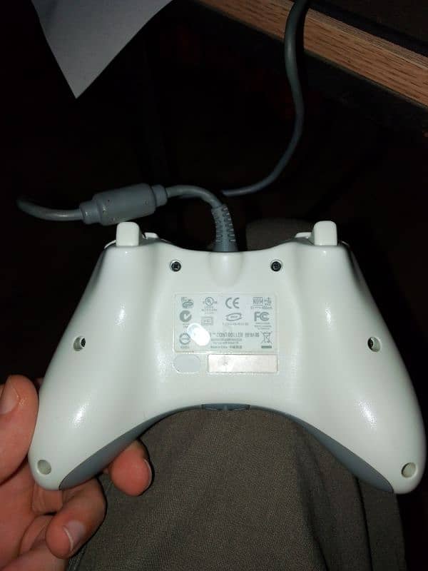 Xbox 360 Wired Original controller 2