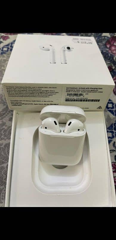 Apple original earpods brande new earbuds with box and cable 1