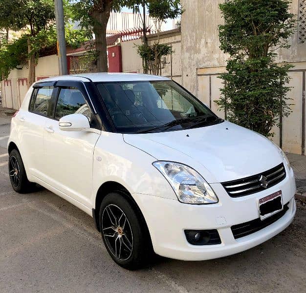 Suzuki Swift DLX auto transmission original white colour 0