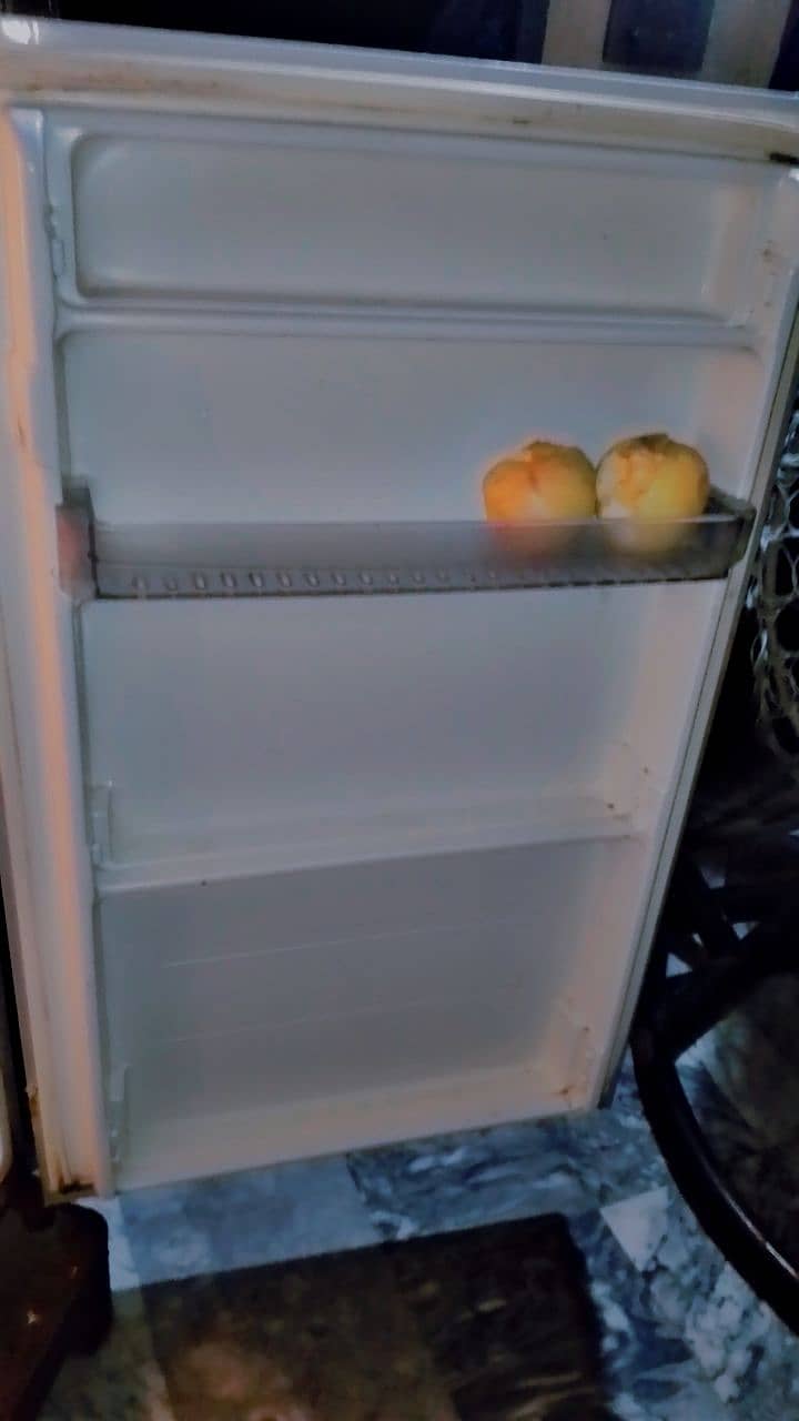 Haier fridge large size refrigerator,10/9 condition me available 5