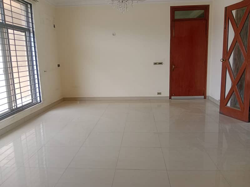 2 Kanal Upper Portion Separate Gate 3Beds Drawing Dinning Tv Lounge Kitchen 4 Car Parking Terrace Tile Flooring Kitchen Store Servant Quarter In DHA Phase 2 14