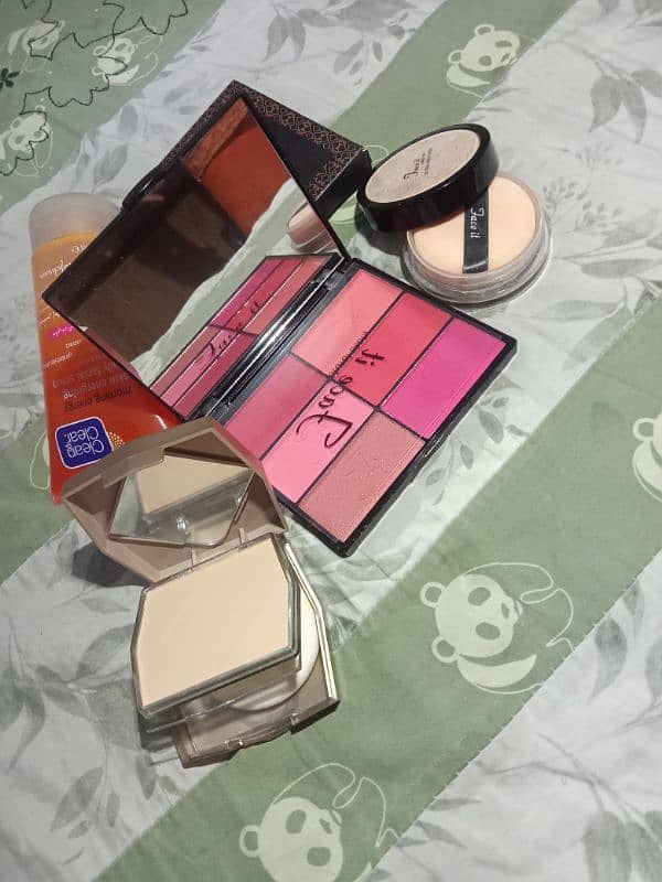 Deal of 4 Blush on ,Compact powder,lose powder,facial scrub 1