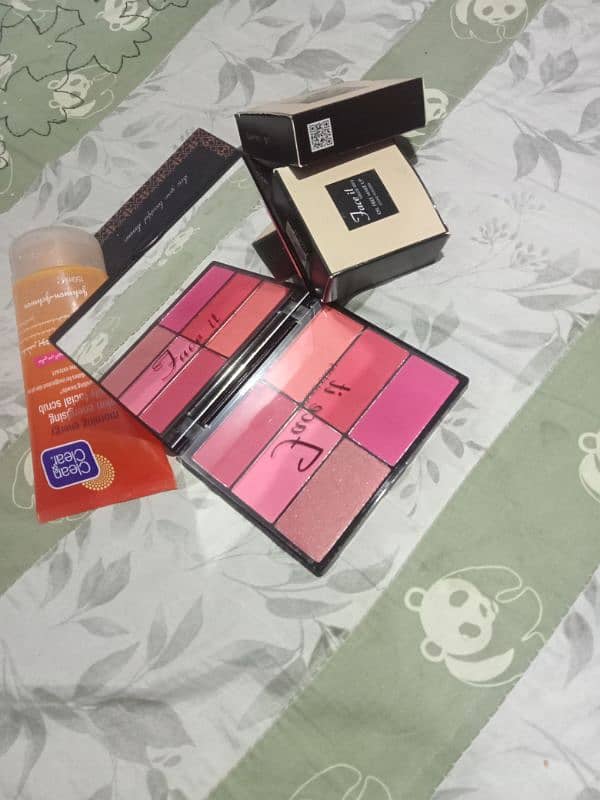 Deal of 4 Blush on ,Compact powder,lose powder,facial scrub 3