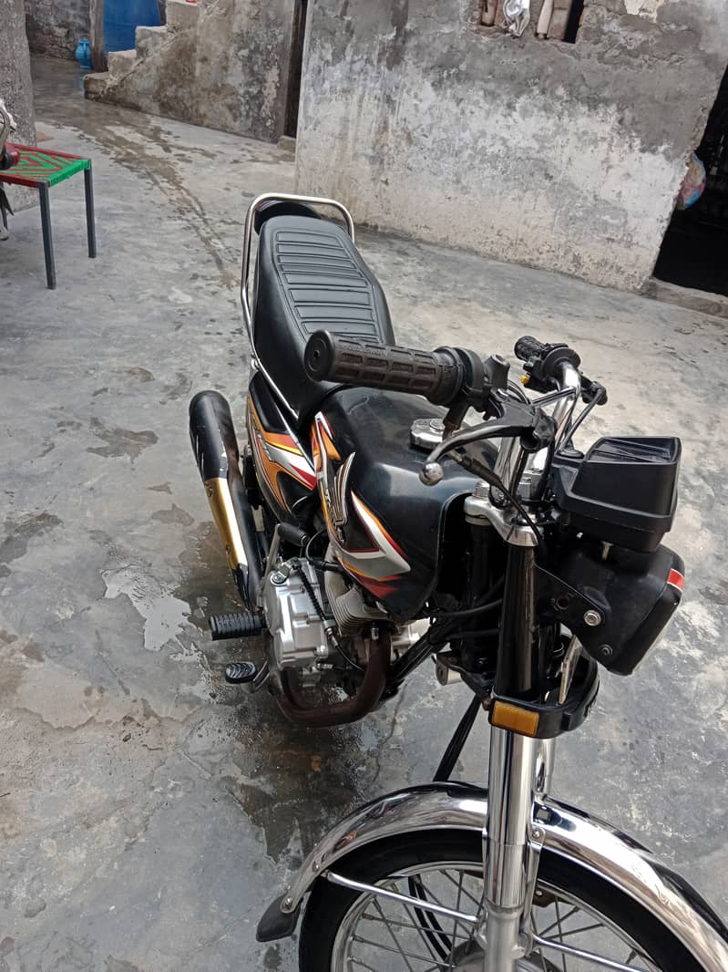 Honda 125 Black 4