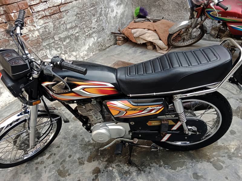 Honda 125 Black 6