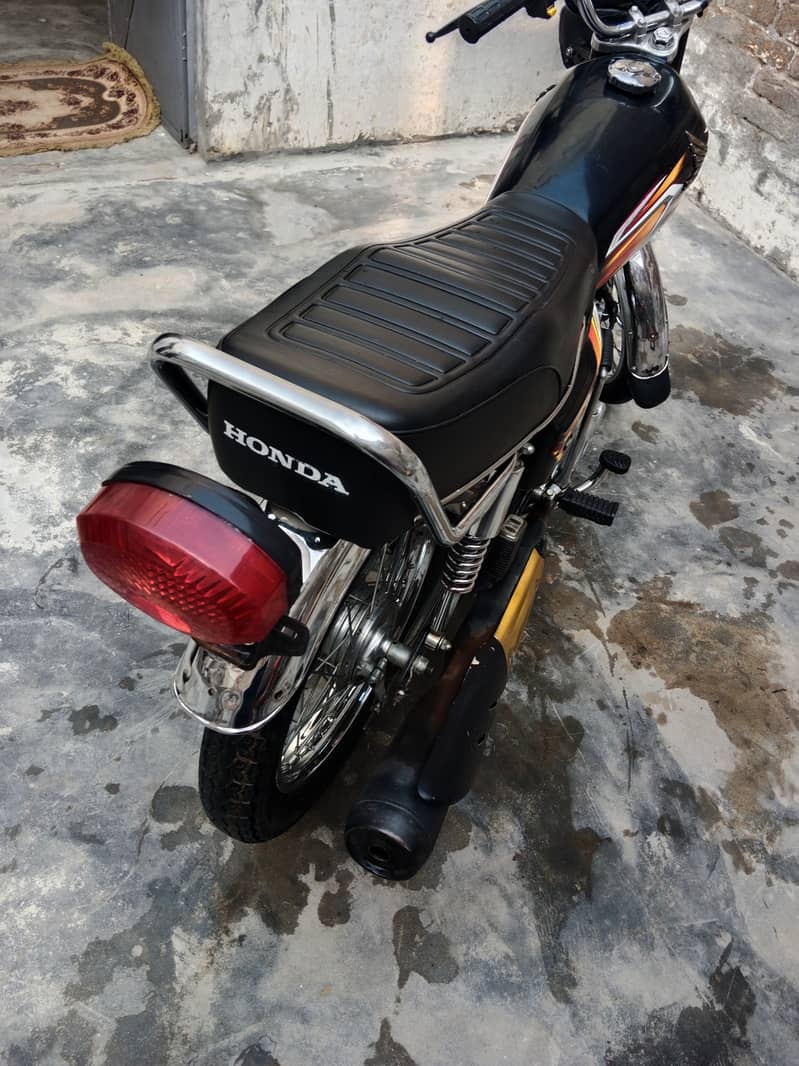 Honda 125 Black 7