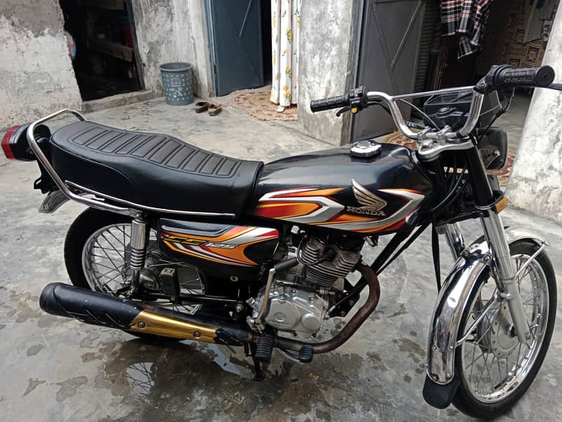 Honda 125 Black 8