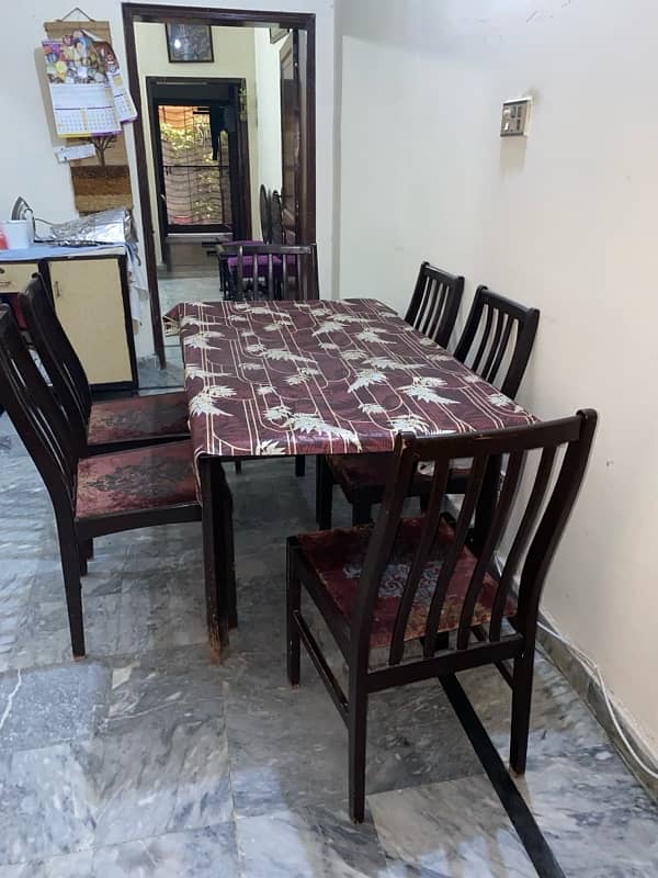 dining table for urgent sale 03259451247 2