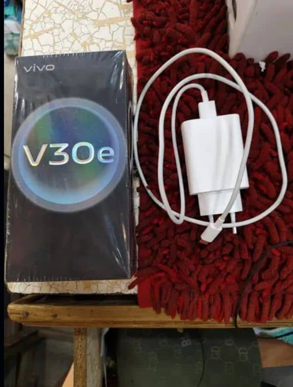 Vivo V30e. 8+8:256. . 03042866286 4