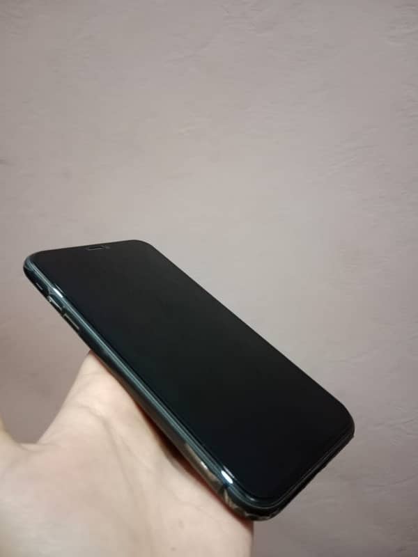 Iphone 11 condition10/10 factory unlock 6