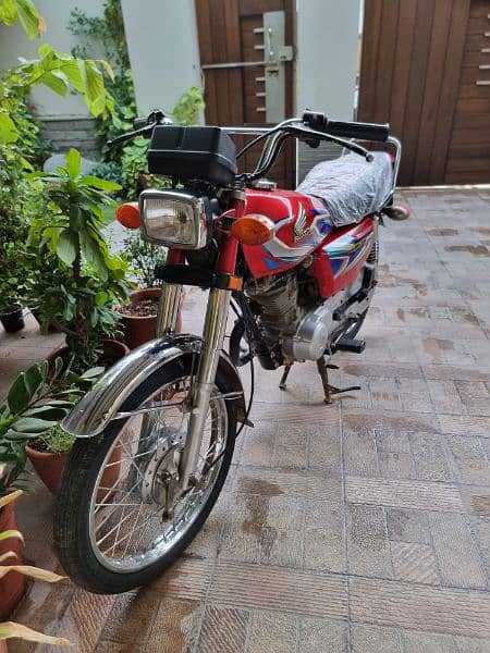 Honda CG125 Red. Excellent Condition 4