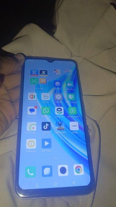 Infinix 8/128Box charger sath he condition achi he 0