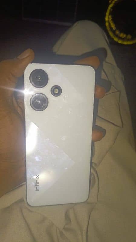 Infinix 8/128Box charger sath he condition achi he 4