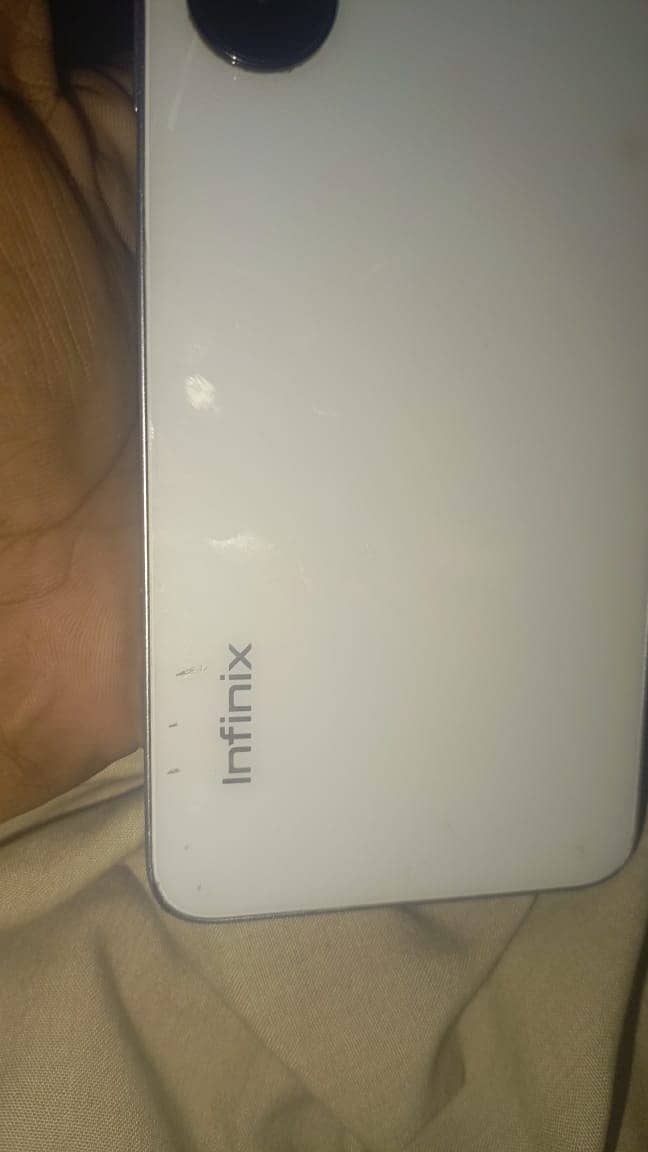 Infinix 8/128Box charger sath he condition achi he 5