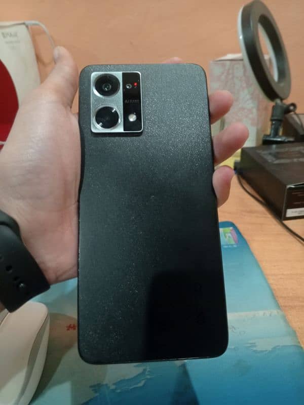 F21 pro oppo in black color 0