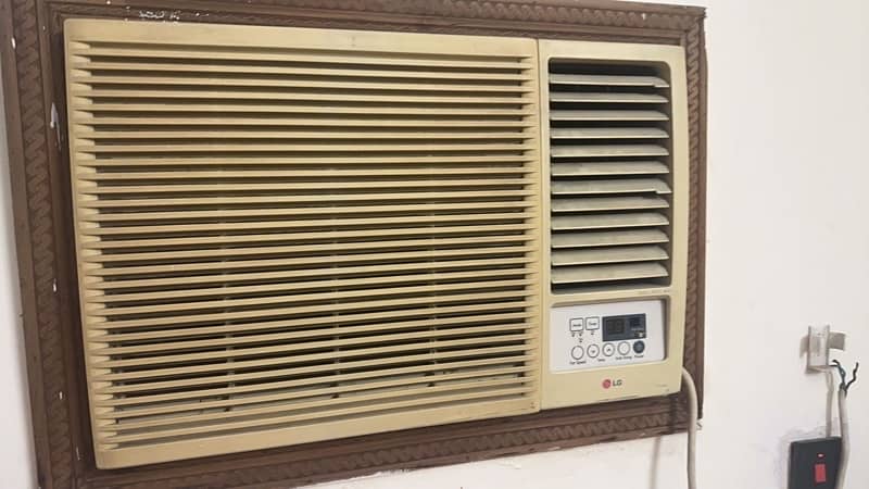 old LG AC for sale 1