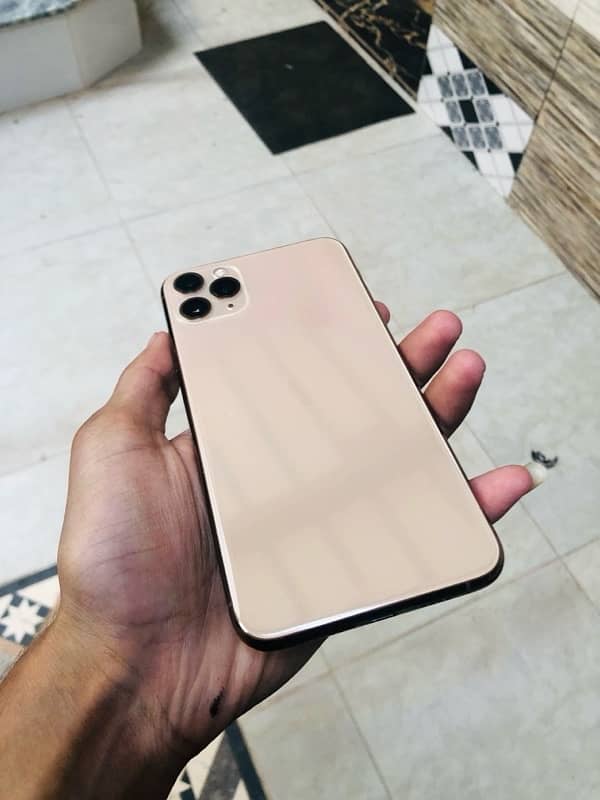 iPhone 11 Pro Max (Location Harappa Station ) 3