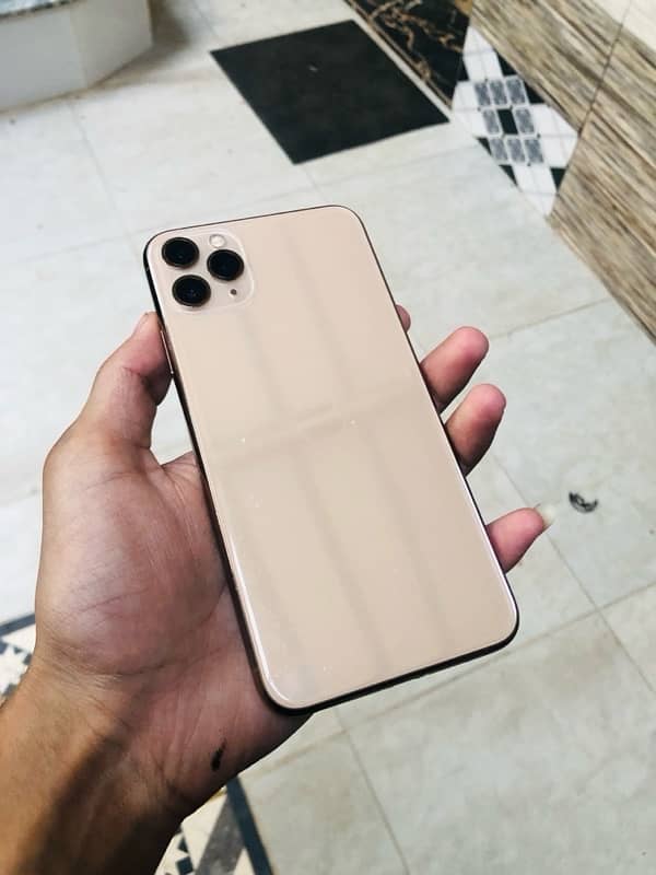 iPhone 11 Pro Max (Location Harappa Station ) 4