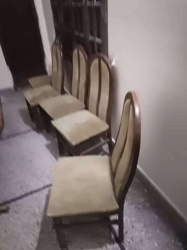 Dining table with Chairs 0