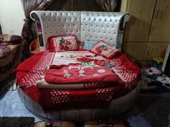 Round Bed with dressing