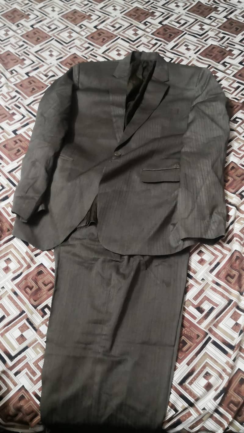 "Pre-Loved Coat in Great Condition – Timeless Style and Comfort" 5