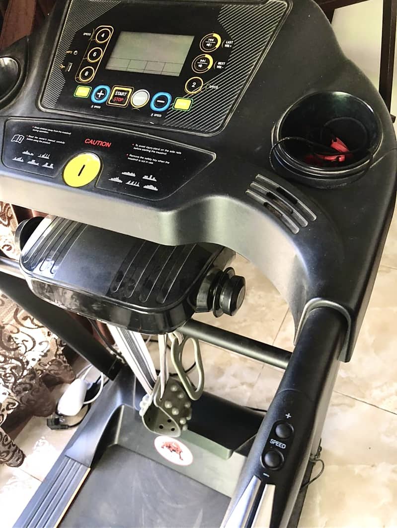 5-steps Treadmill with massager 3