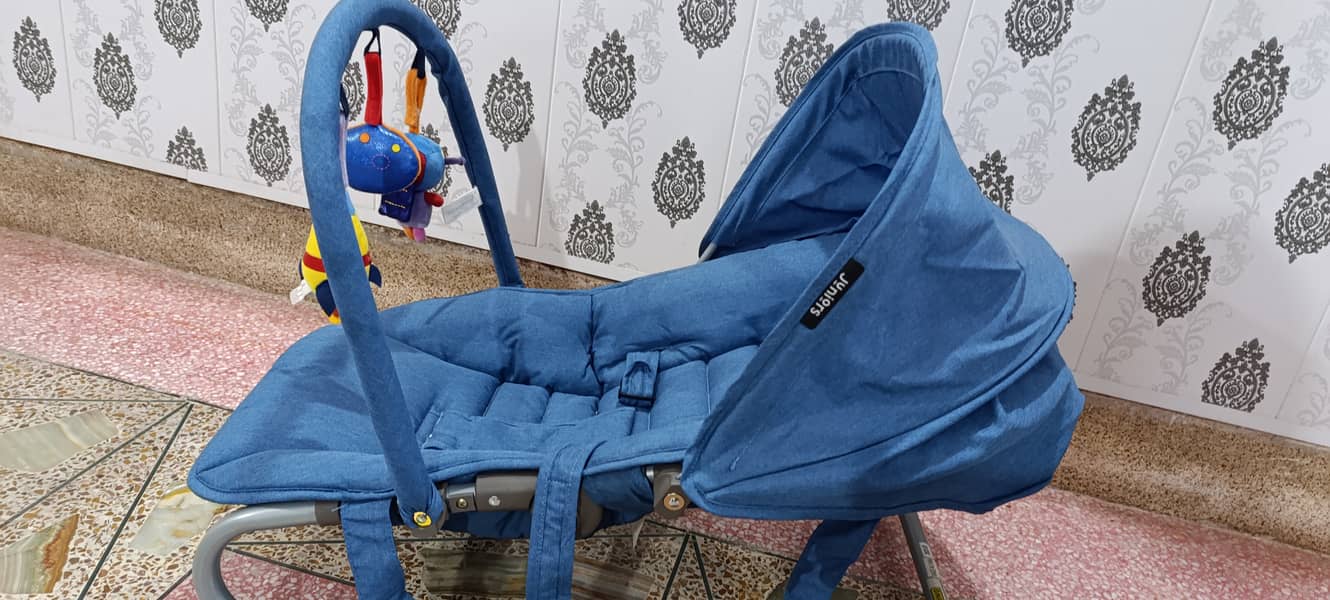 Junior's coral baby rocker with canopy 4