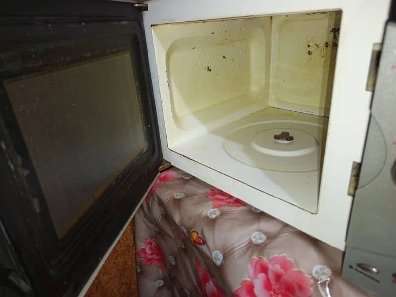 Microwave oven 2