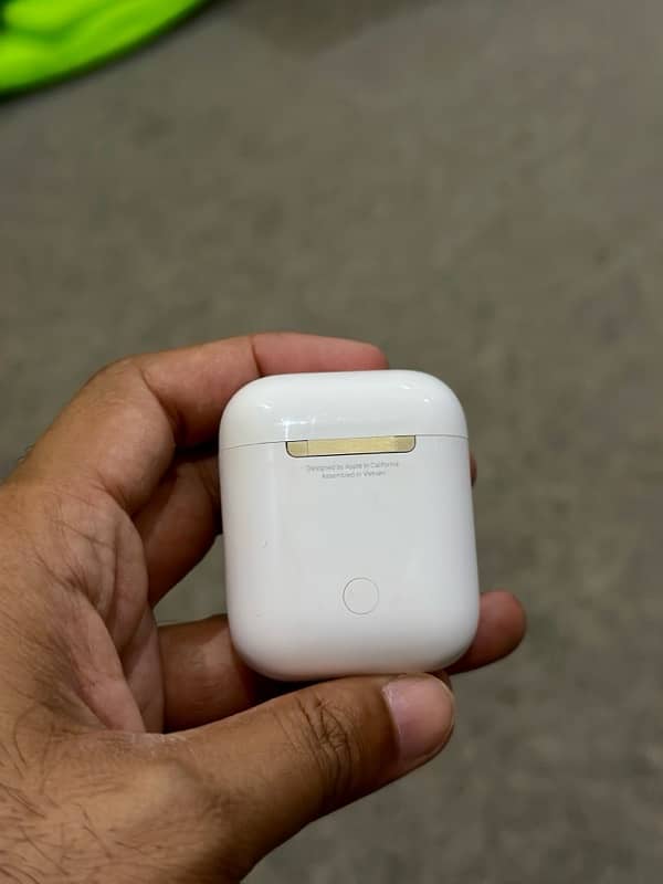 Apple AirPods  2nd Gen excellent condition 1