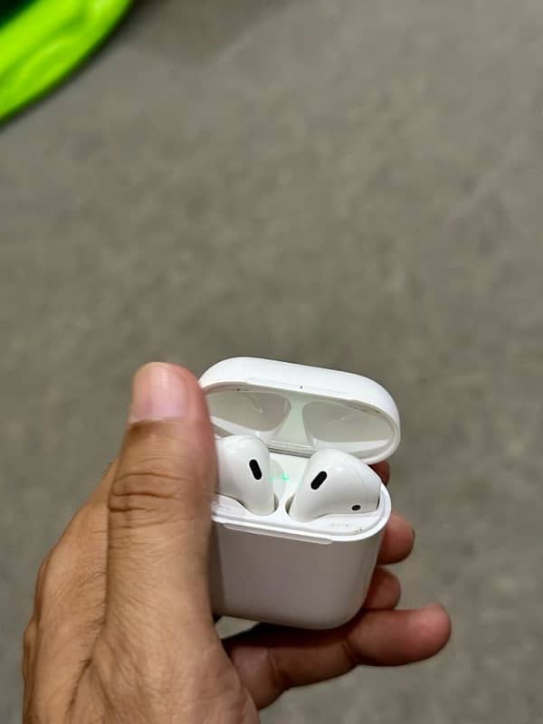 Apple AirPods  2nd Gen excellent condition 2