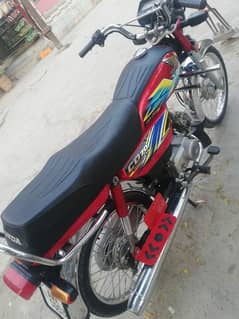 Honda 70 Bike VIP in good condition.