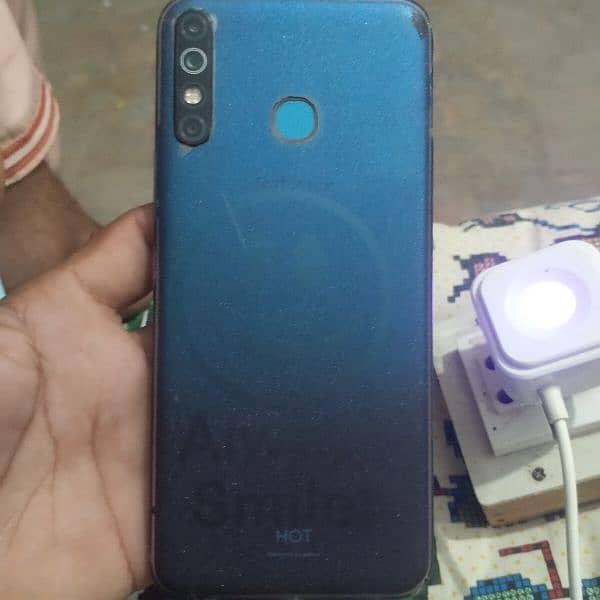 INFINIX HOT 8  4/64 /condition 10/9/0/3/1/8/8/6/3/9/6/3/9 1