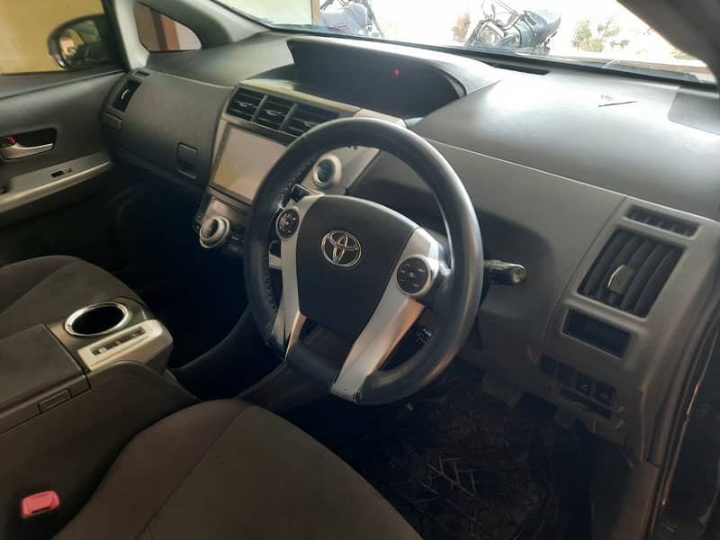 Toyota Prius Alpha 2012 1.8 0