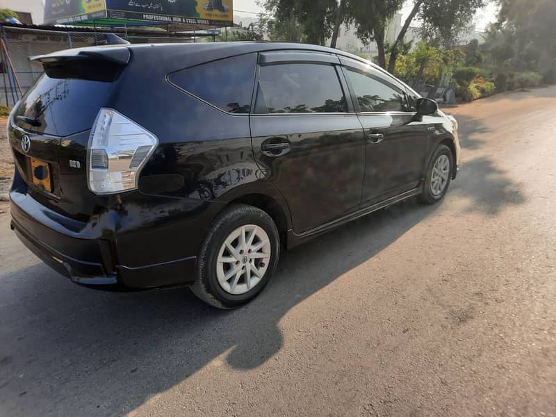 Toyota Prius Alpha 2012 1.8 4