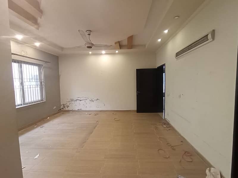 1 KANAL LOWER PORTION FOR RENT IN DHA PHASE 3 NEAR MASJID PARK MARKET 2