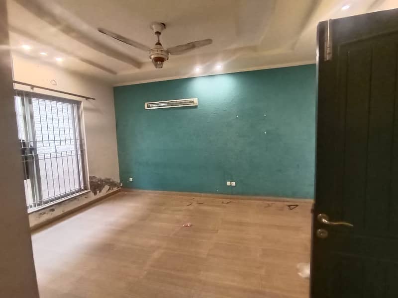 1 KANAL LOWER PORTION FOR RENT IN DHA PHASE 3 NEAR MASJID PARK MARKET 6