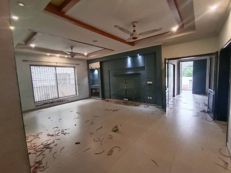 1 KANAL LOWER PORTION FOR RENT IN DHA PHASE 3 NEAR MASJID PARK MARKET 12