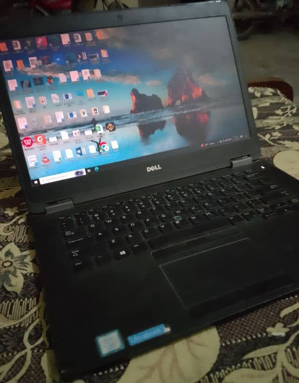 DELL  Latitude E7074 0