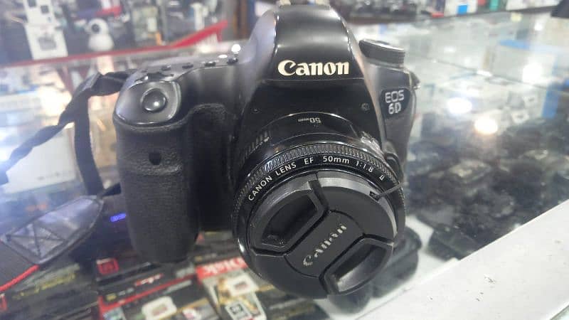 6d camera body with 50mm lense 0