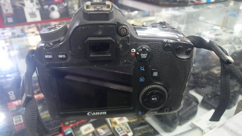 6d camera body with 50mm lense 1