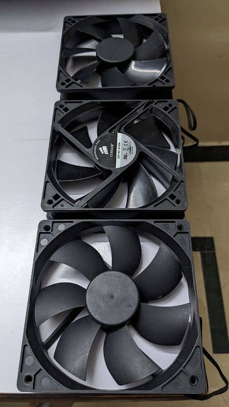 Corsair 120mm High Airflow Fans 1