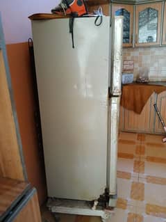 sell use fridge Dawlance 2 door running condition