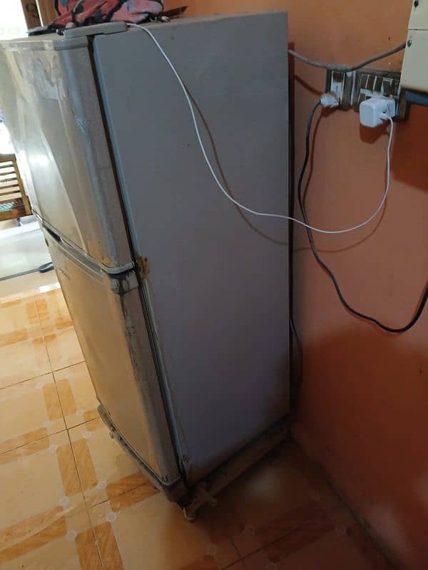 sell use fridge Dawlance 2 door running condition 1