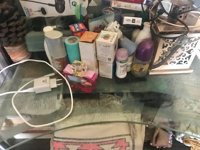 Dressing Table in good condition with all locks key 10/10 0