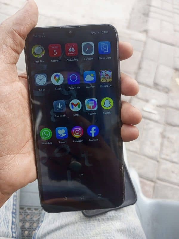 HUAWEI y9 3gb ram 32bg storig 4