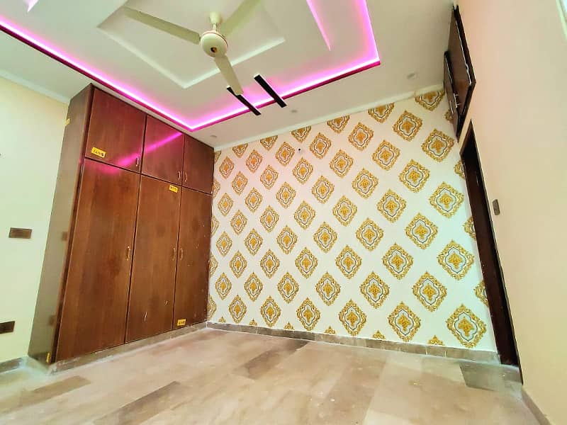 Brand new 2.5 story house for sale in wakeel colony near Gulzar e Quaid 3